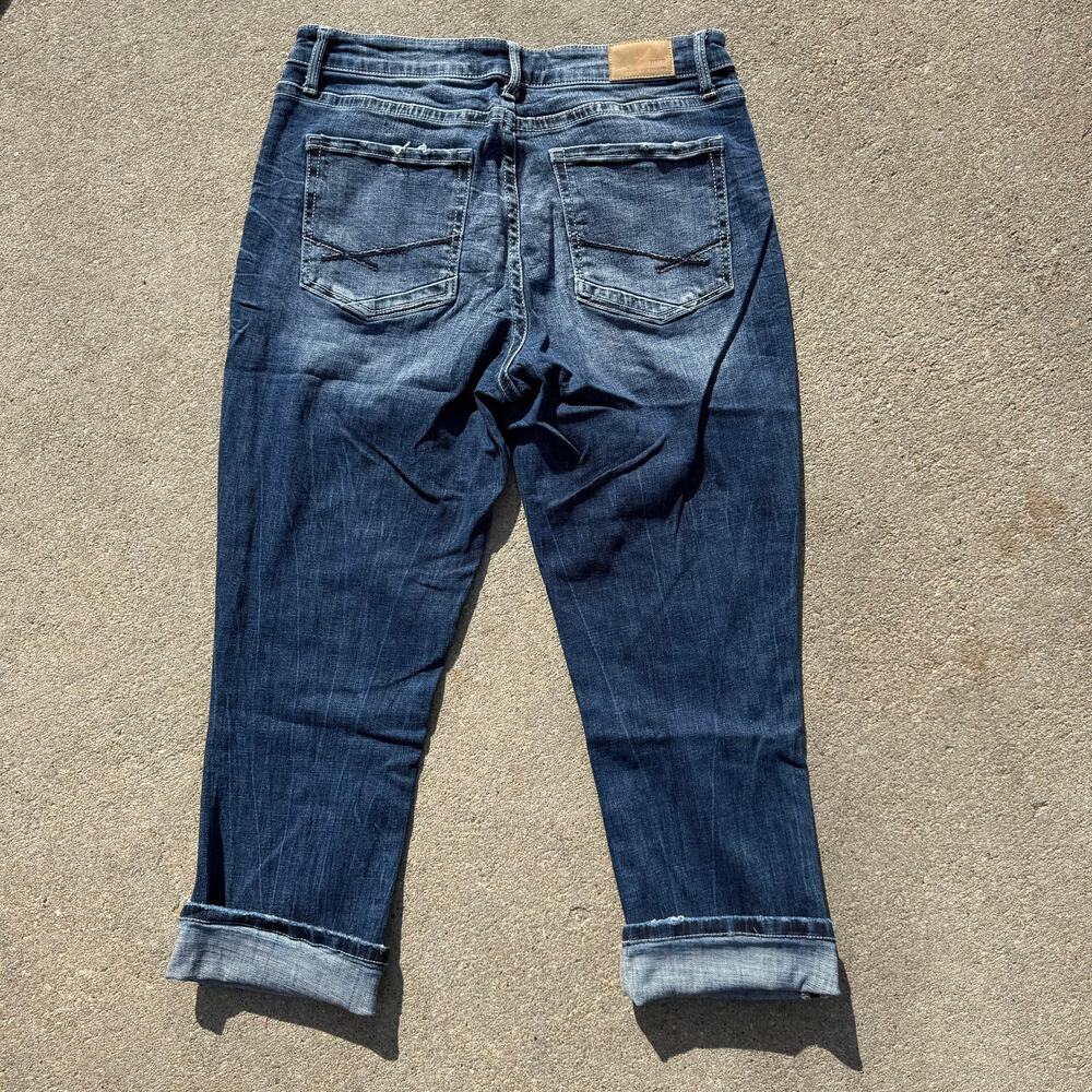 Buckle BKE Gabby Size 29 Curvy Fit High Rise Crop Capri Blue Jeans ABK972